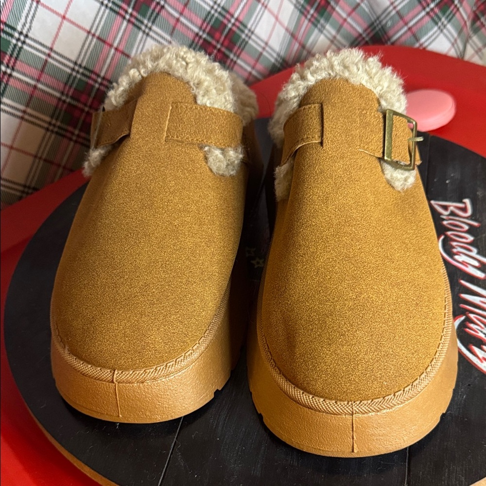Women's Tan Slippers with Buckle